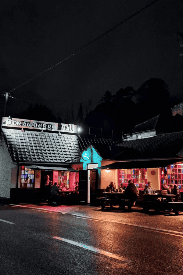 StrawberryHall Fingal Swords